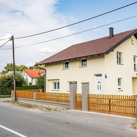 Tina Rooms Velika Gorica Luaran gambar